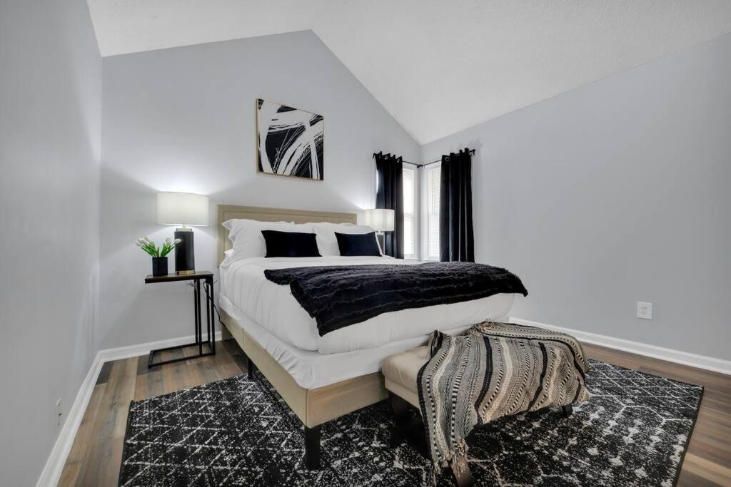 Plush Two Bedroom Retreat. A Home Away From Home! Riverdale Exterior foto